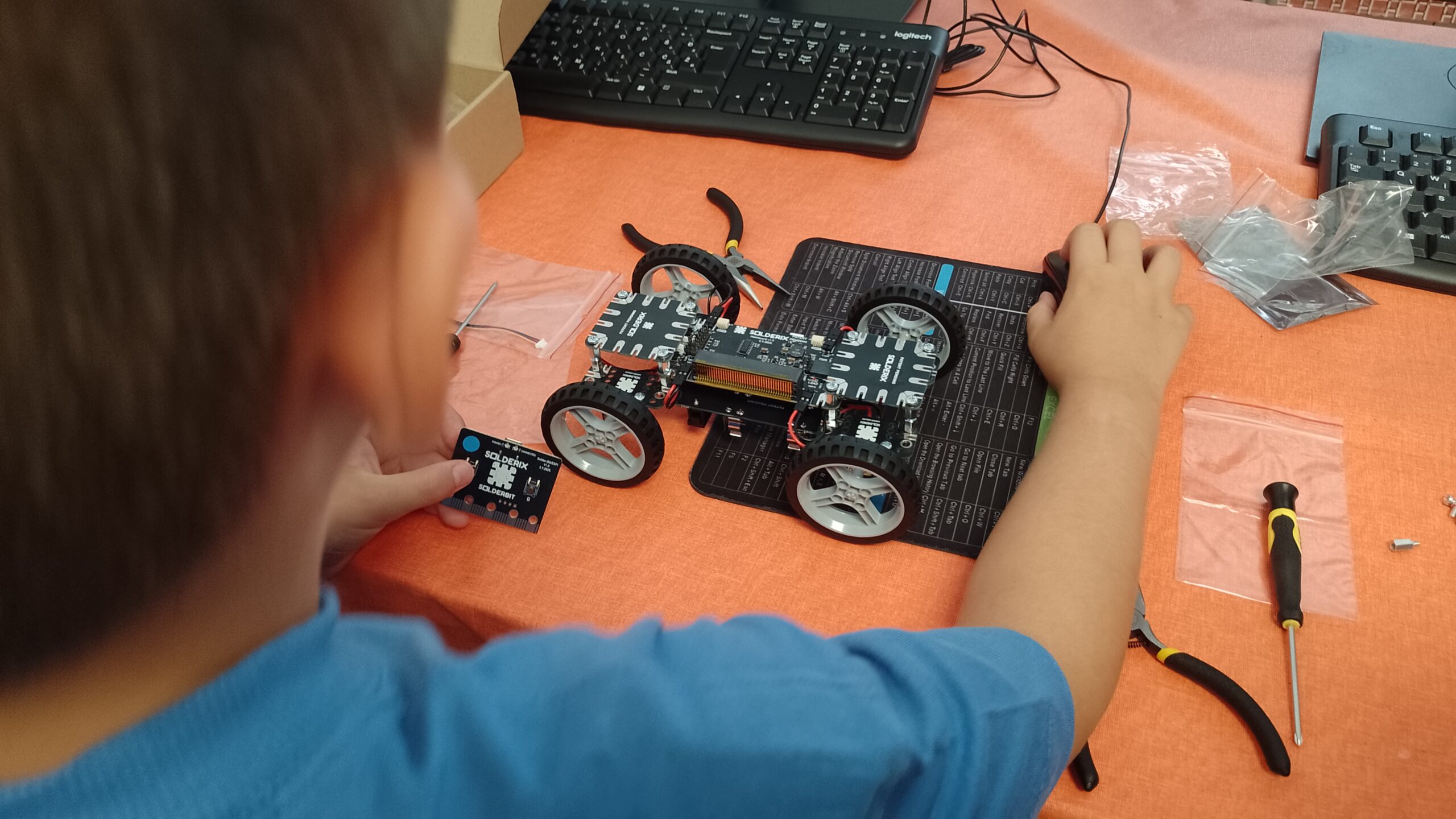 Ljetne radionice robotike uz Solderix Zoom platformu